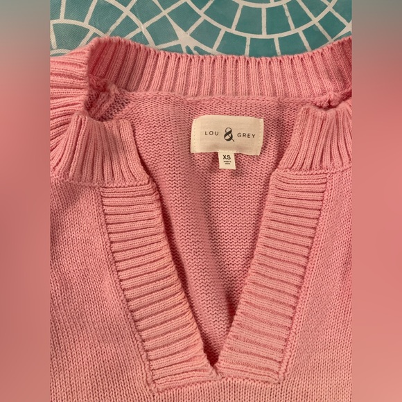 💛TODAY**$15***Lou & Grey variegated pink/ beige tones/ombré design v-neck swtr. - Picture 2 of 5